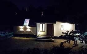 Farmstay In ചില്ലുകൂടാരം At Les Domki Et Al.